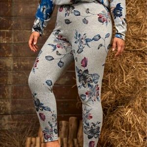 PLUS SIZE EMERY ROSE FLORAL 🌺 PRINT CROP LEGGINGS